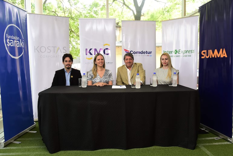 Luciano Gómez, María José Cabezudo, Guillermo Isasti y Romina Pereira.