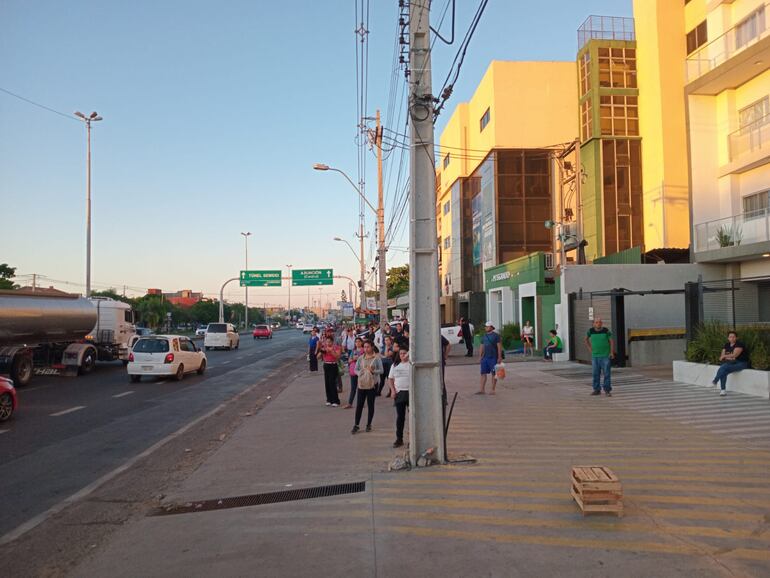 Regulada de buses sigue perjudicando a pasajeros.