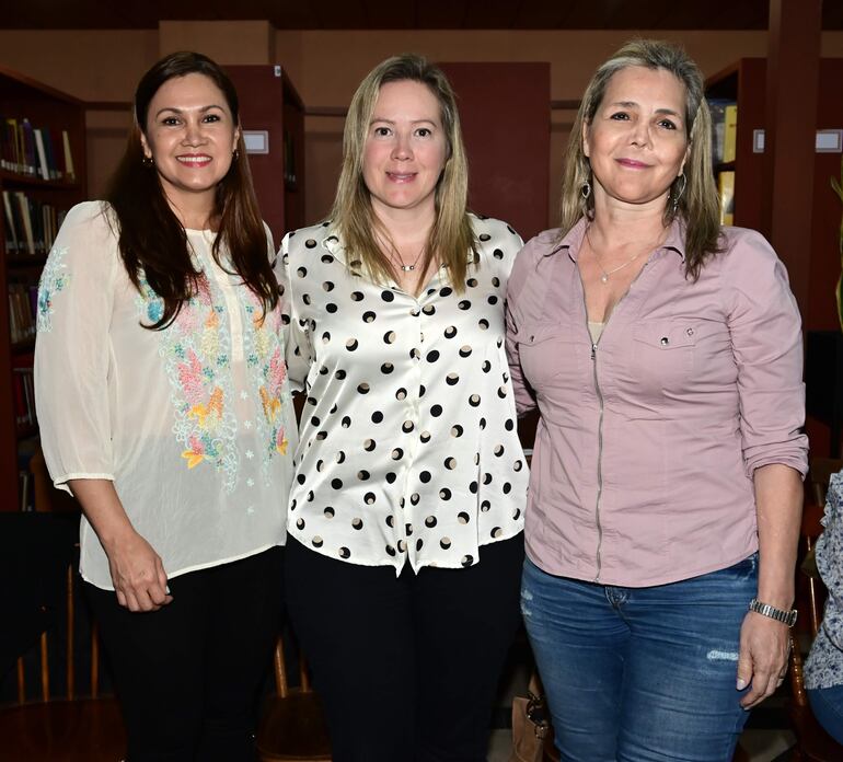 Natlia Camelli, Nathalie Lampert y Mercedes Villalba.