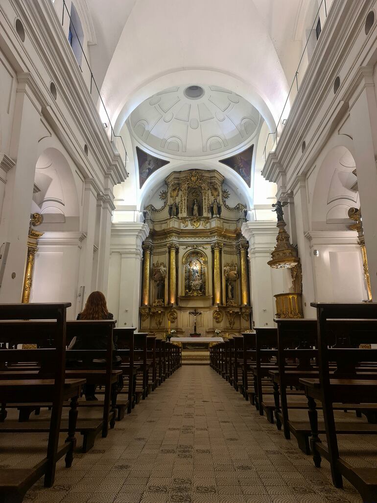 Este monasterio es uno de los lugares más emblemáticos de la capital de Argentina que, con su impresionante arquitectura y su rica historia, atrae a turistas de todo el mundo.