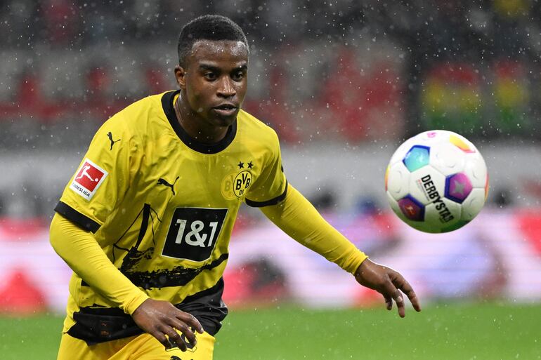 Youssoufa Moukoko, delantero del Borussia Dortmund.