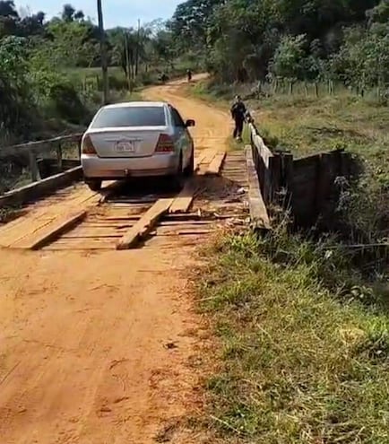 El antiguo puente que une al distrito de Acahay con Quiindy.