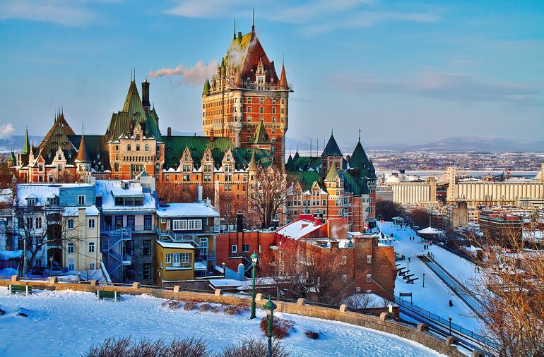 Hotel palacio Château Frontenac en Quebec (Canadá) en invierno.