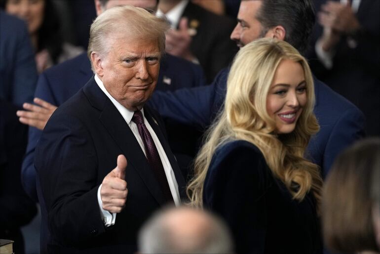 Donald Trump y su hija Tiffany Trump.