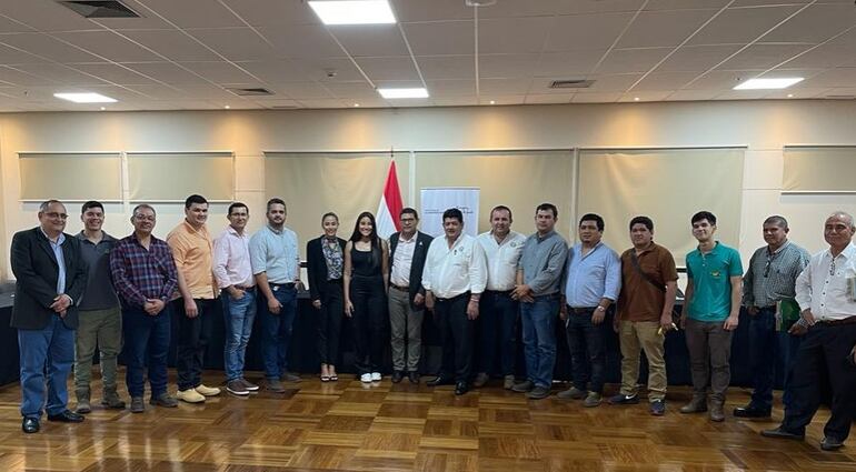 Fotografía tomada tras la culminación de la reunión entre Bananeros de Brasil, Bolivia, Paraguay  y autoridades nacionales.