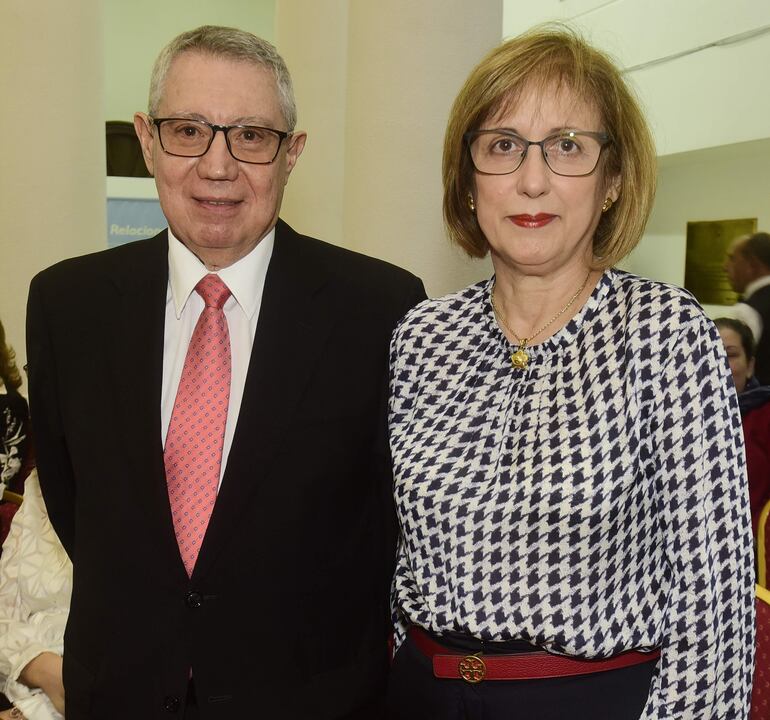 Oscar Cabello Sarubbi y Adriana de Cabello.