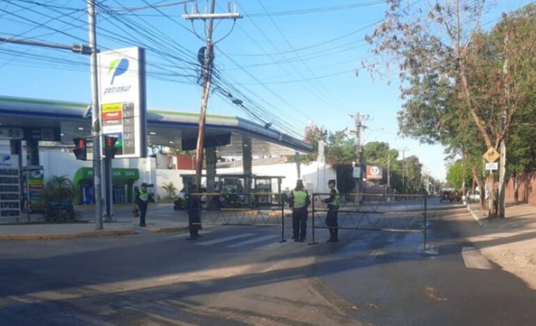 Bloquean avenida Artigas por protesta de comunidad indígena.