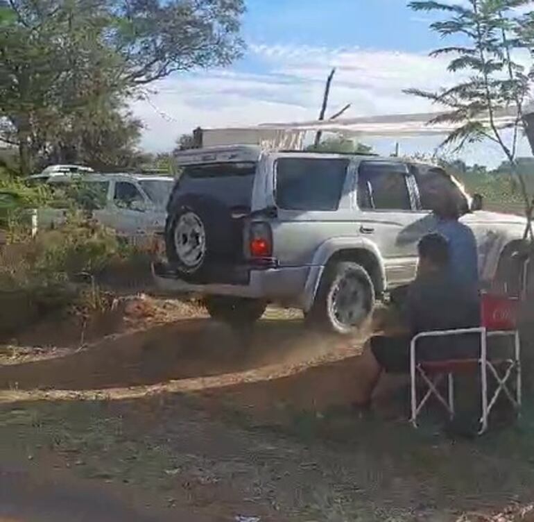 Captura de video captado por vecinos de Luque de la supuesta invasión.