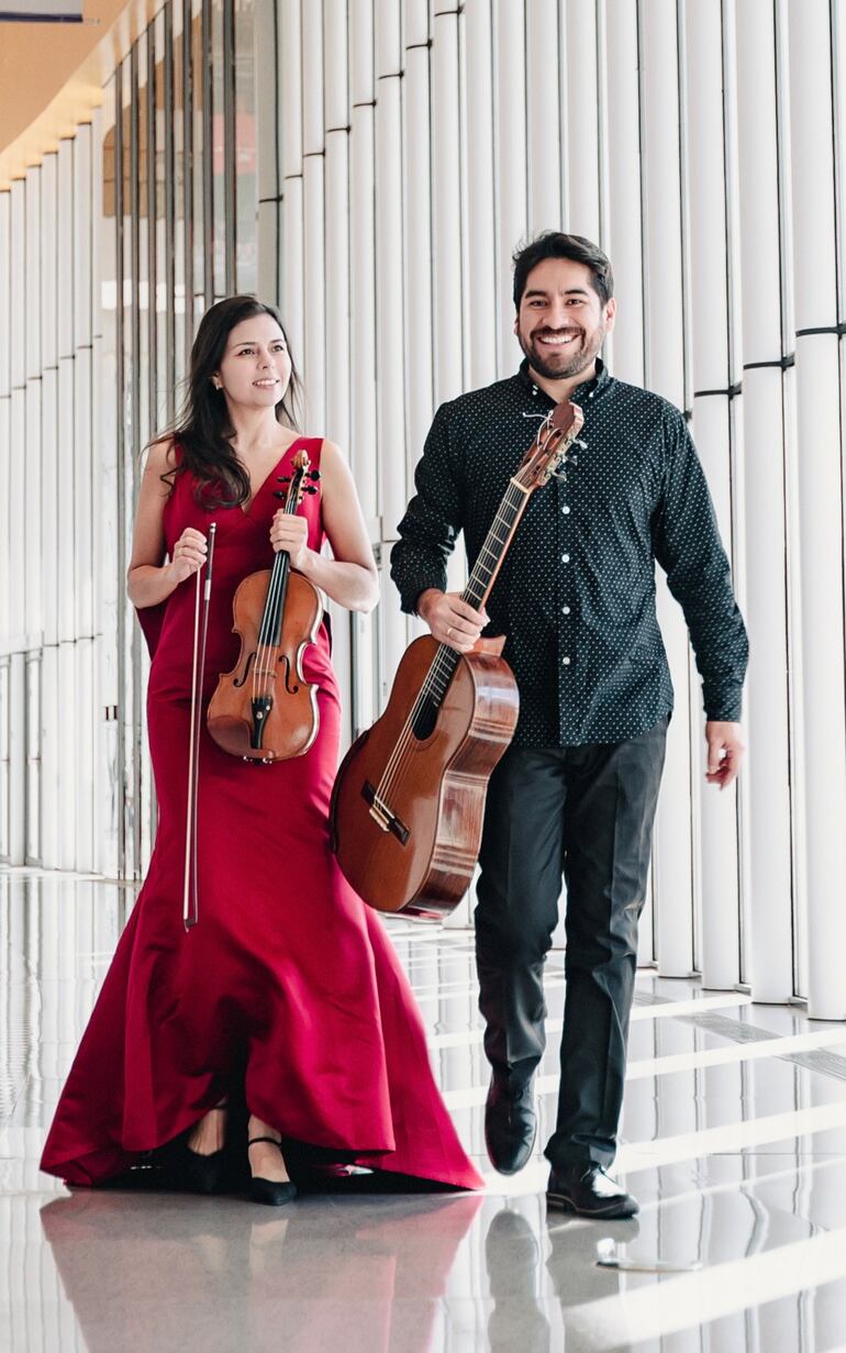 Desde Perú vendrá el Dúo Latinoamericano, de violín y guitarra.