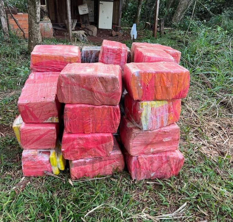 La carga de marihuana fue encontrada en un campamento montado a orillas del Lago de Itaipú.