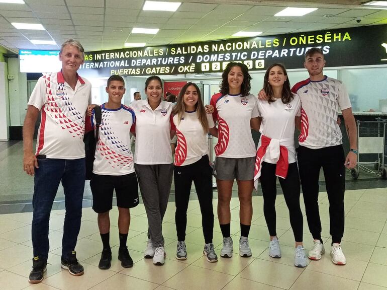 Delegación paraguaya que incursionará desde hoy en la Cuarta Fecha del Sudamericano de Vóleibol Playa, en Rancagua, Chile.