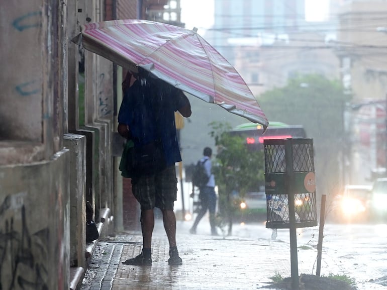 En este mes de abril se registrarán más lluvias, pero el trimestre se presentará con acumulados menores a los habituales, según la Gerencia de Pronósticos de la Dirección Nacional de Meteorología.