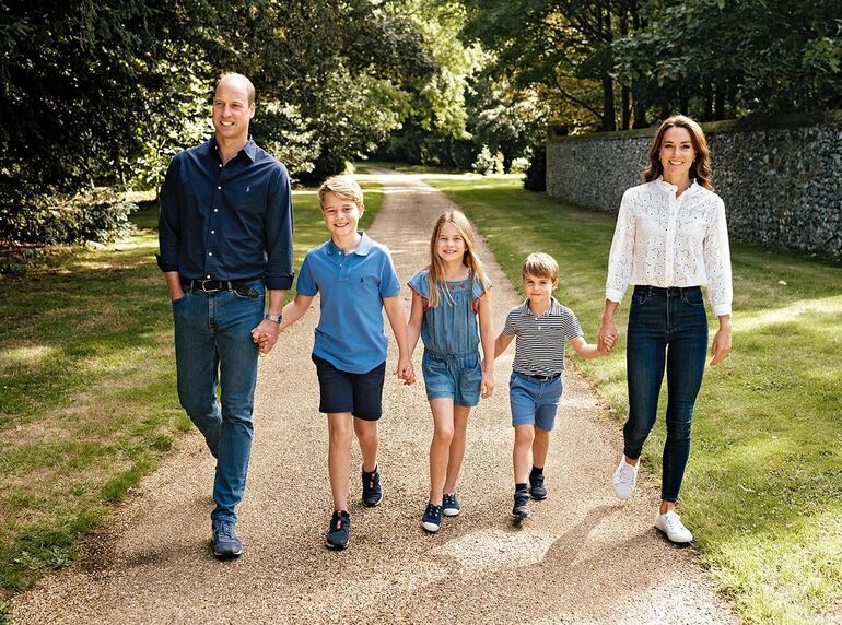 Los príncipes de Gales con sus hijos George (9), Charlotte (7) y Louis (4).