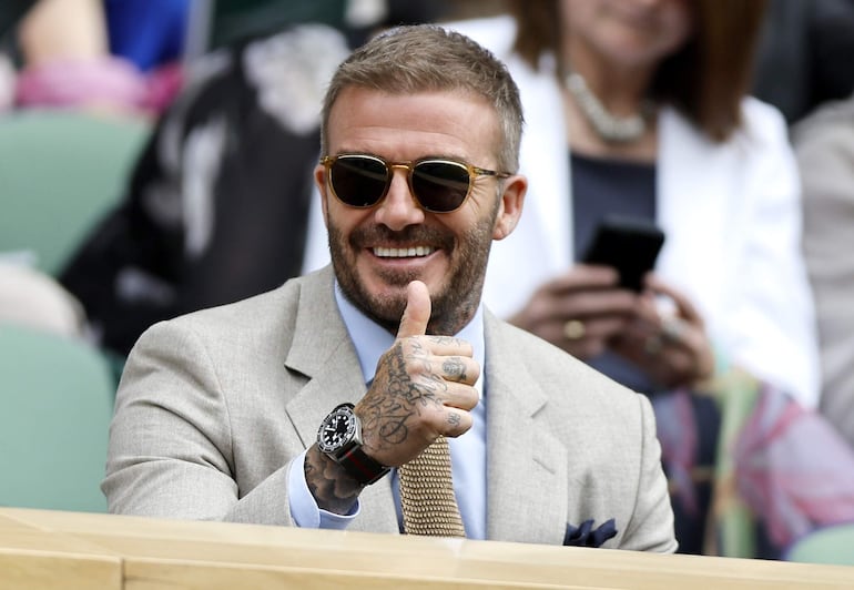 Así de impecable llegó David Beckham para ver un partido en Wimbledon. (EFE/EPA/TOLGA AKMEN)
