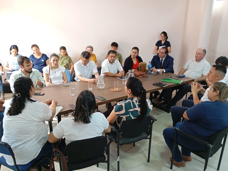 Directores, familias y estudiantes de colegios departamentales de Central se reunieron días atrás para abordar la exclusión de Hambre Cero.