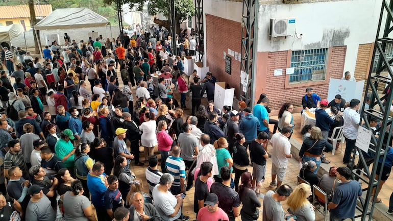 Los liberales coparon los tres locales de votación en las internas de hoy domingo en la localidad de Villa Elisa.