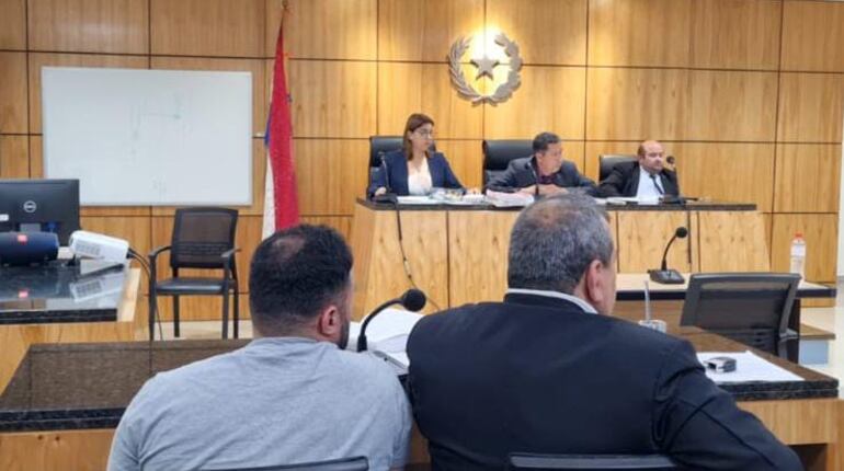 Ali Issa Chamas (izquierda), durante el juicio oral y público.