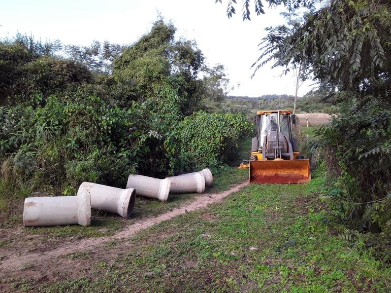 La Municipalidad les ayudó con equipo vial para que puedan tener habilitado el camino terraplenado.