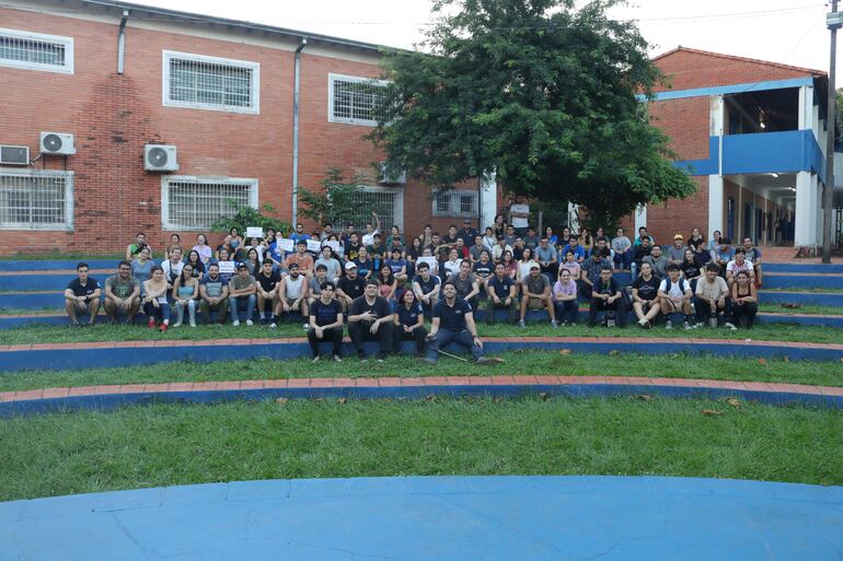 Estudiantes de la UNA en "toma".