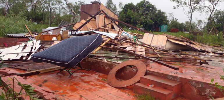 Una de las más de 30 viviendas que quedaron destruidas tras el temporal de ayer en Santaní.