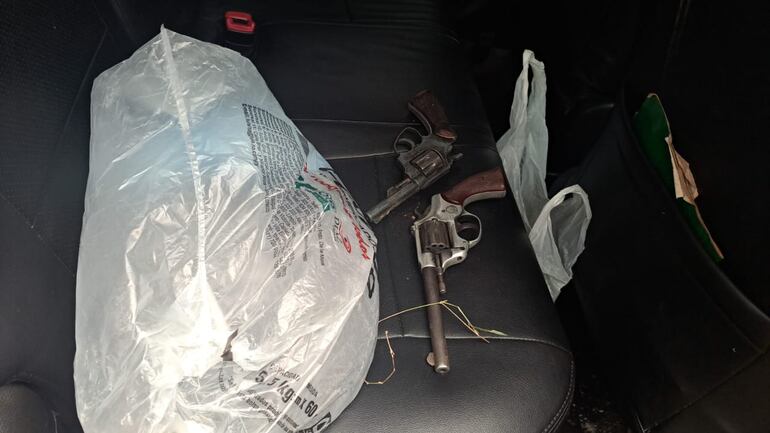 Armas encontradas por los agentes intervinientes.