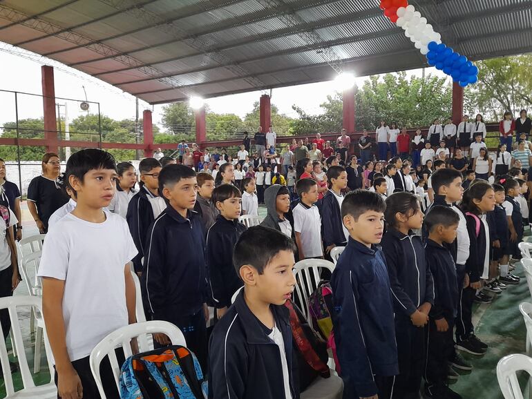 Cerca de 16 mil alumnos vuelven a las escuelas y colegios en Ñeembucú.