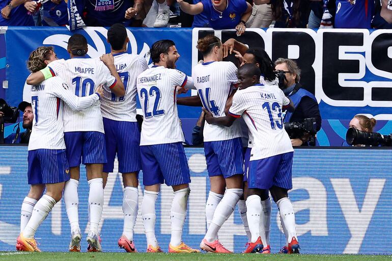 Los jugadores de Francia celebran un gol en el partido frente a Bélgica por los cuartos de final de la Eurocopa 2024 en el Duesseldorf Arena, en Duesseldorf.