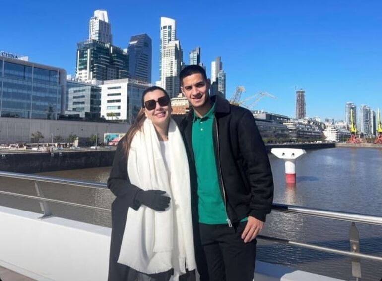 Belén Samudio y Luis Zárate estuvieron por Puerto Madero. (Instagram/Belén Samudio)