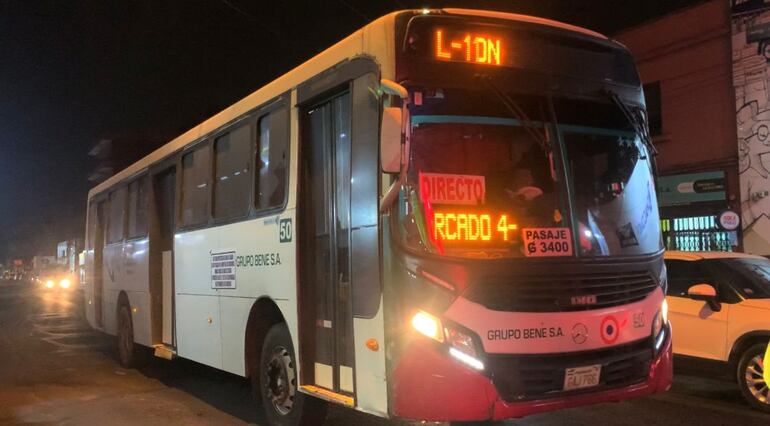 Un bus que circula habitualmente en horario nocturno. (gentileza).