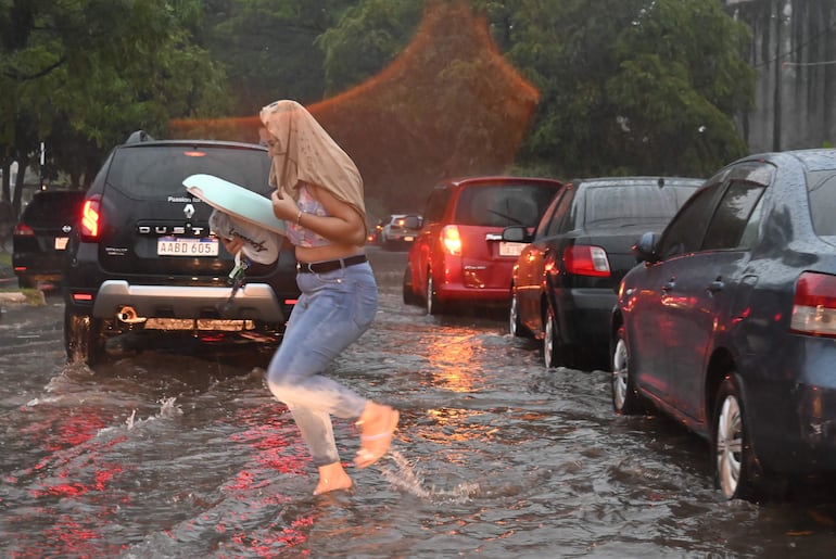 Meteorología señala que hay probabilidad de que se presente la denominada tormenta de Santa Rosa.