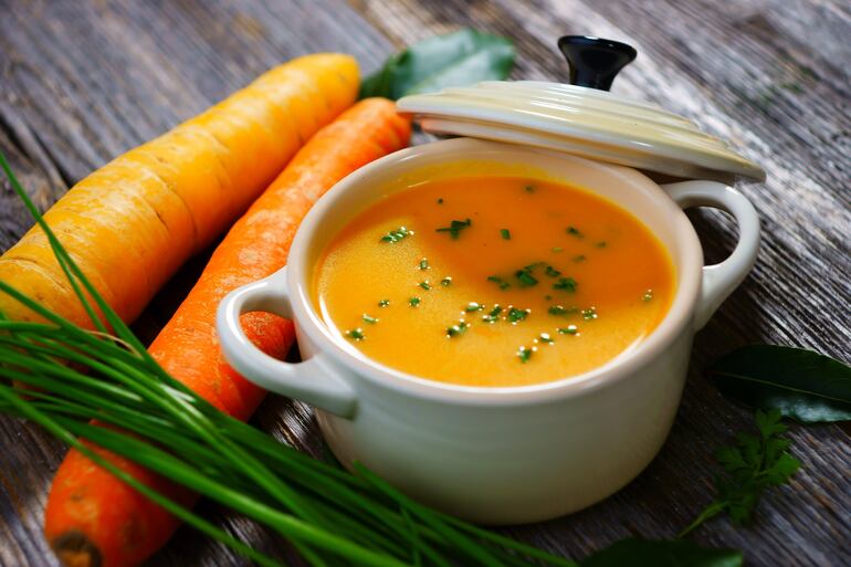 Sopa de zanahorias y verdeo.