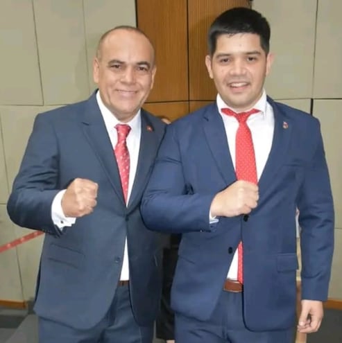 José Rodríguez Robertti posando con el senador Bachi Núñez.