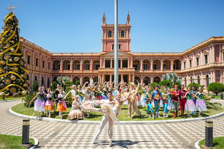 El Ballet Clásico y Moderno Municipal (BCMM) representará el segundo acto de "El Cascanueces" frente al Palacio de López.