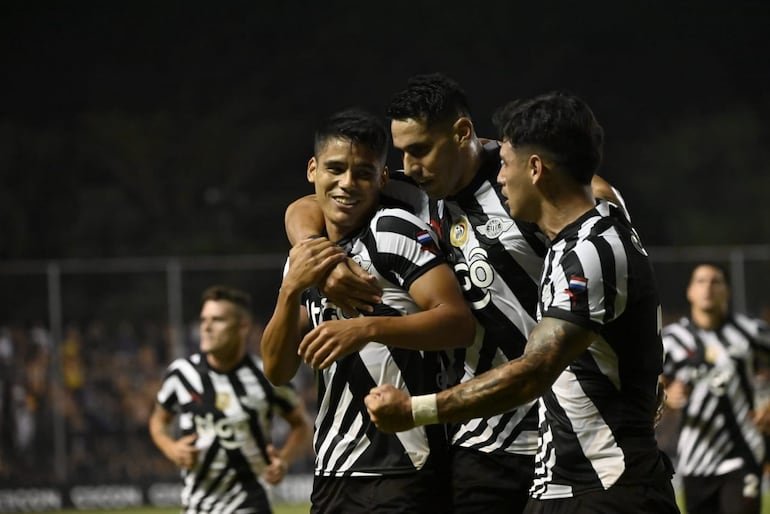 Libertad consiguió su primera victoria en el campeonato