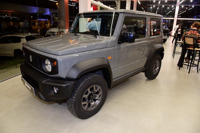 El nuevo Jimny de Suzuki exhibido en el nuevo showroom de la marca en Asunción.