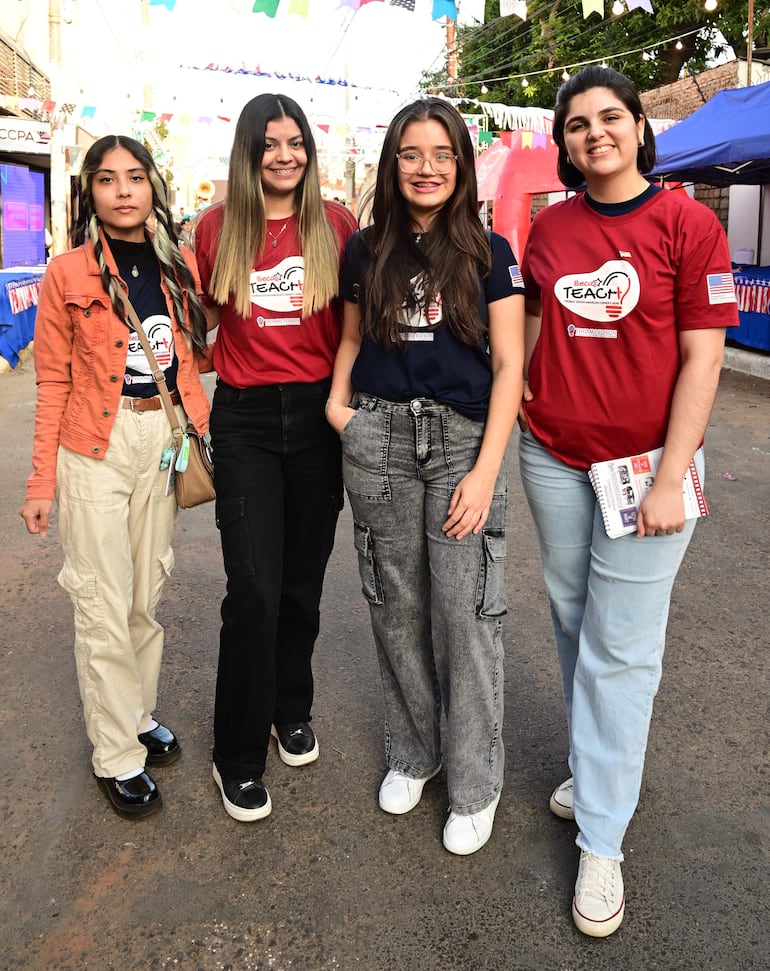 Virginia Prieto, Patricia Alcaraz, Camila Vera y Laura Pico.