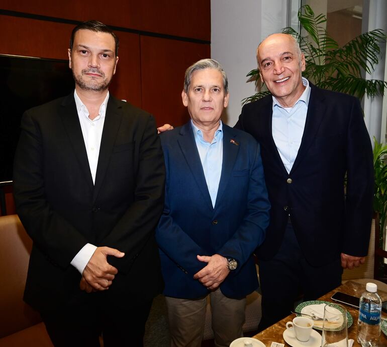 Óscar Brelles, Carlos Sisul y Alex Hamude. 