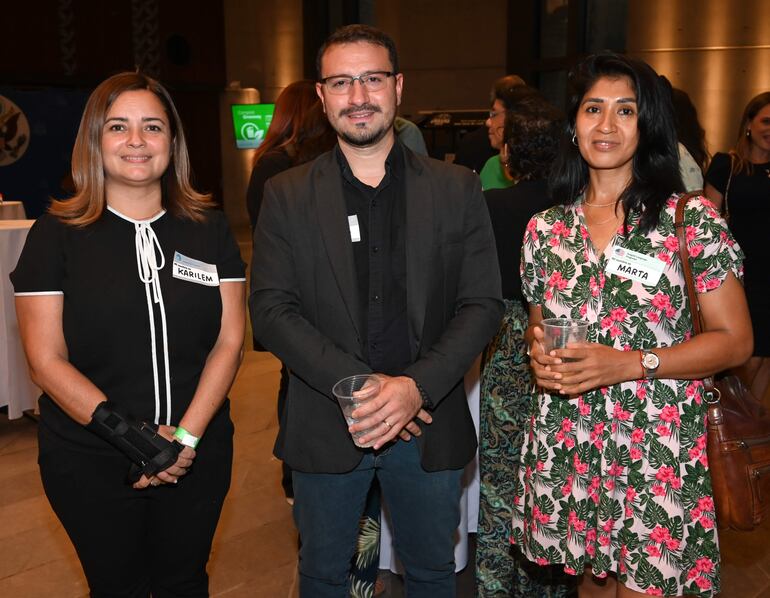 Karilem Roldán, Walter Isasi y Marta Ferreira.