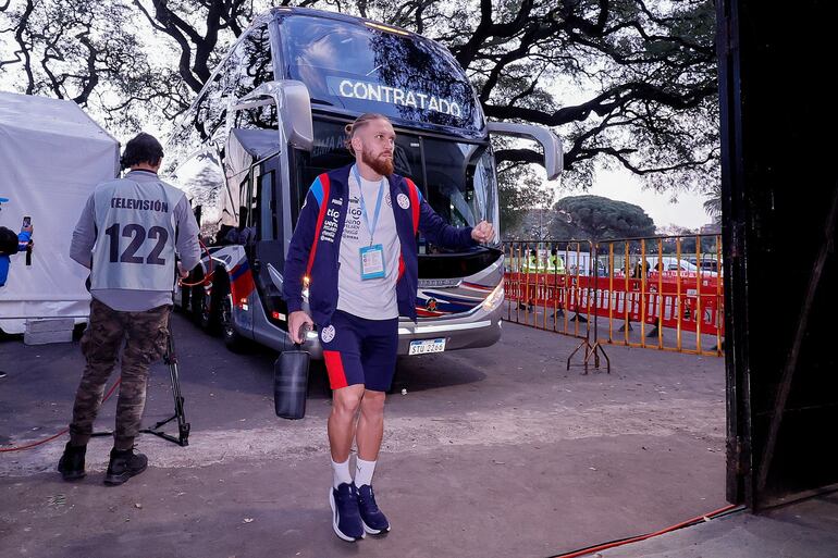 La llegada de la selección de Paraguay para enfrentar a Uruguay por las Eliminatorias Sudamericanas 2026.