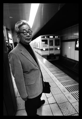 Kenzaburo Oe fotografiado por Kim Manresa