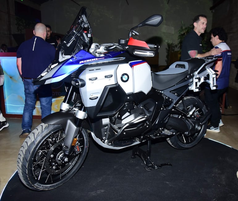 La nueva motocicleta BMW R 1300 GS Adventure. 