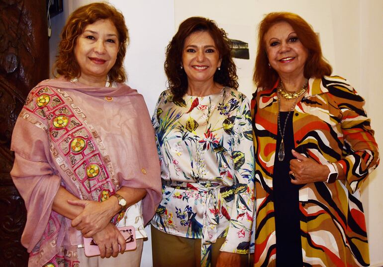 Luz María Bobadilla, Marcela Bacigalupo y Clotilde Cabral.