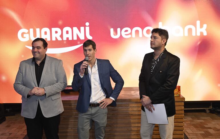 Juan H. Appleyard Pettengill, Ignacio Canónico y Jr. Rodríguez durante la presentación de la alianza ente ueno bank y Frigorífico Guaraní.