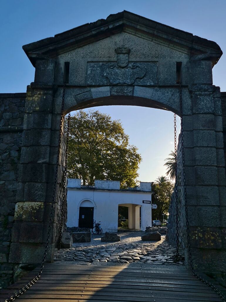 Un mágico portal da entrada a la Ciudadela, que conserva aires del pasado.