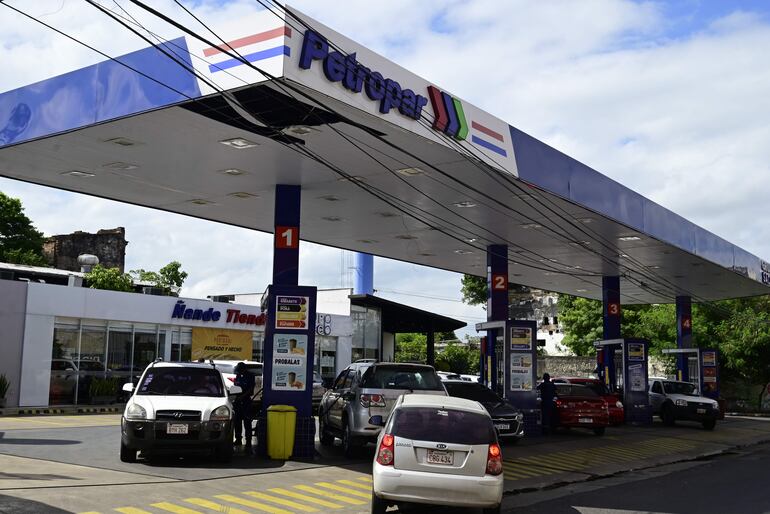 La estatal Petropar aún no define si bajará sus precios.