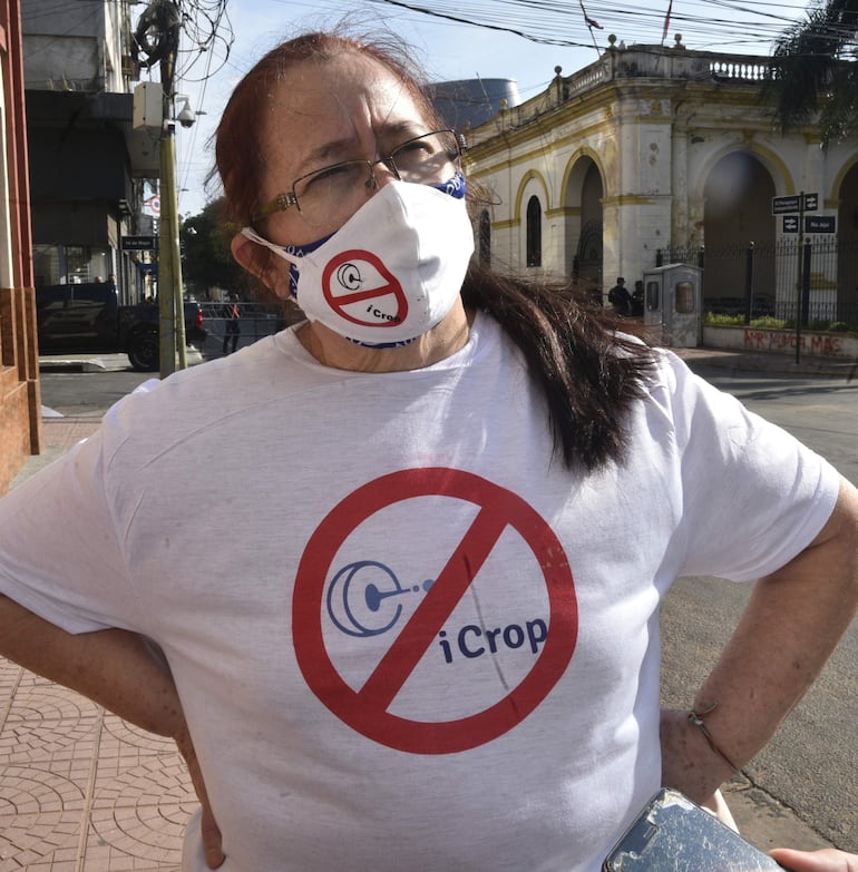 Comerciantes explotadores de "tragamonedas" se pusieron la camiseta para exigir el cese del contrato entre iCrop y Conajzar. Denunciaron el uso de la fuerza pública como chantaje para someterse a las nuevas reglas que son poco claras. 