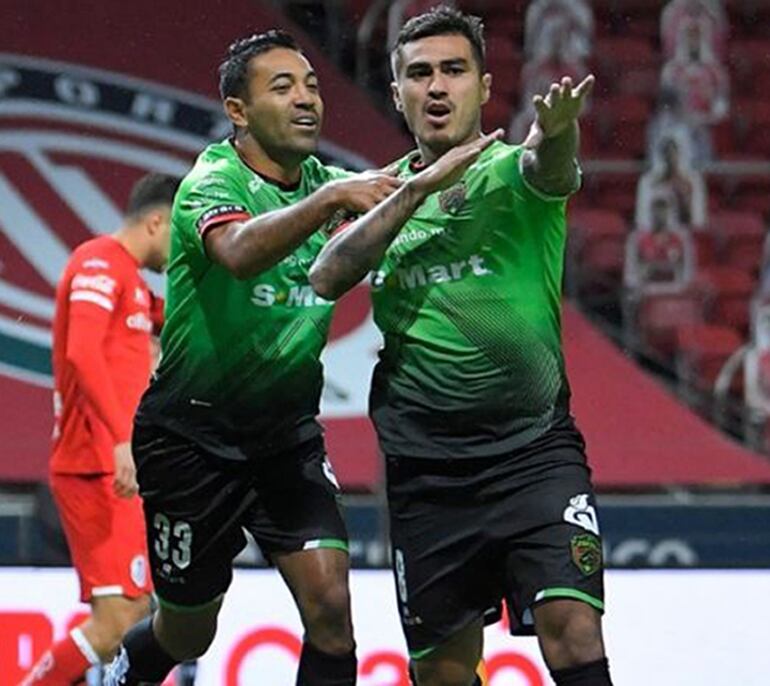 El festejo de Darío Lezcano después de anotar el gol del triunfo de Juárez sobre el Toluca.