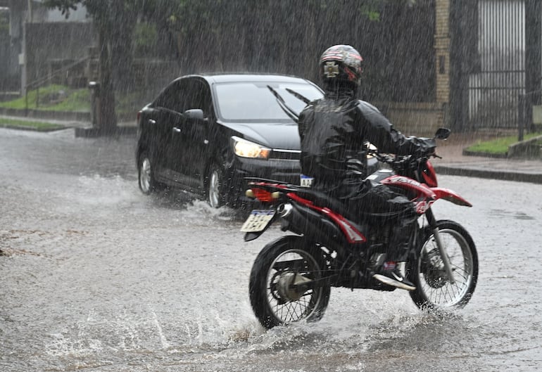 Alerta de tormentas persiste para seis departamentos