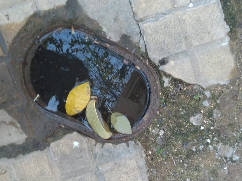 Medidor de la Essap inundado y sin tapa