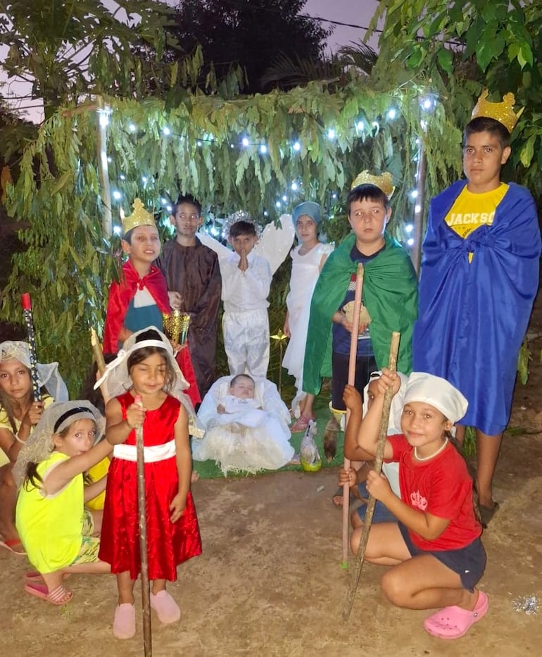 En el asentamiento Río de Agua Viva de Carapeguá se realizó el pesebre viviente.